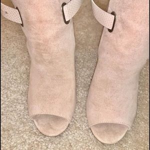 Woman’s Bedazzled shoes